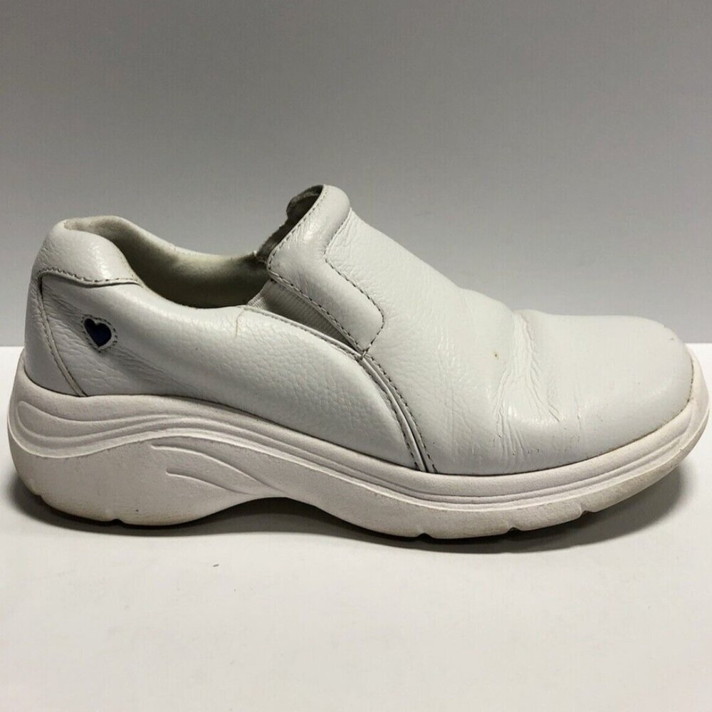 Nurse Mates Women’s Dove, White Slip-On Shoes, Size 6.5M.